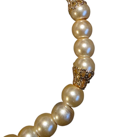 Vintage-Inspired Pearl Beaded Gold Accent Bracelet - Picture 4 of 6